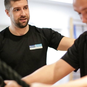 PRAXIS HAND ARBEIT | KRANKENGYMNASTIK AM GERÄT